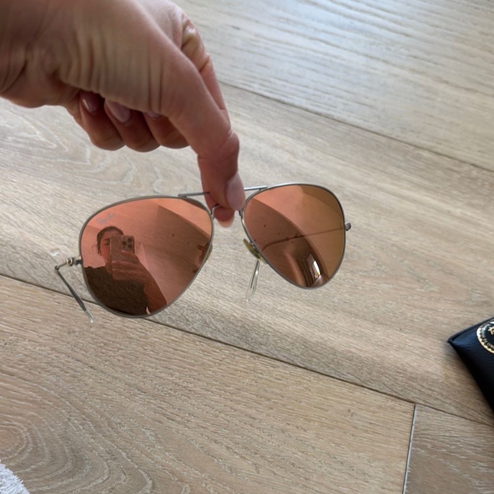Ray-Ban Aviator Sunglasses with Rose Gold Lenses